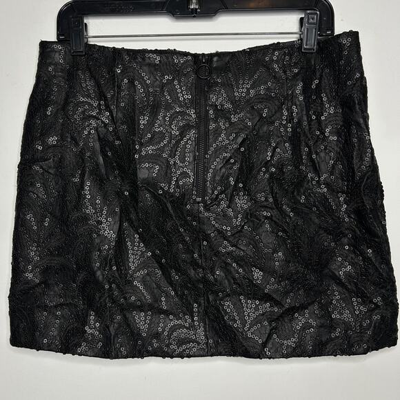 BLANK NYC Sequin Mini Skirt Womens Size 30 Black Vegan Faux Leather Embroidered - Picture 4 of 8